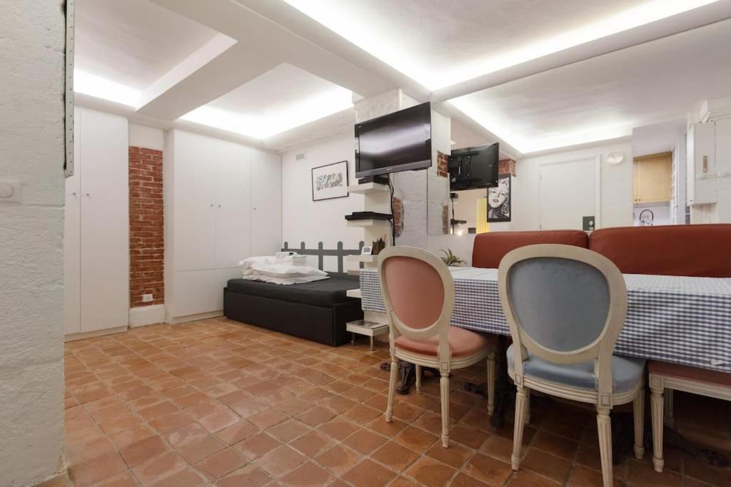 Appartement Atypical Flat - Place Des Vosges - 4 People Parijs