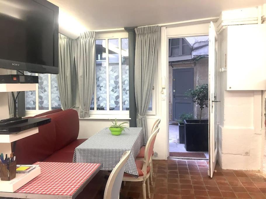 Atypical Flat - Place Des Vosges - 4 People Appartement Parijs